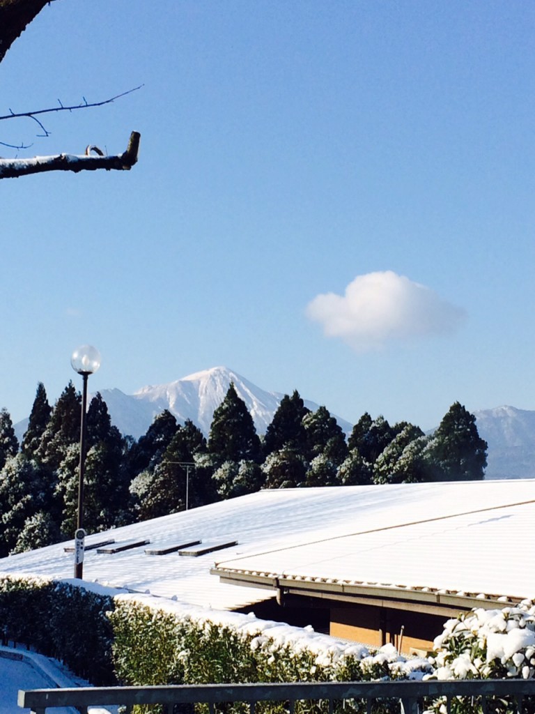 霧島連山と雪